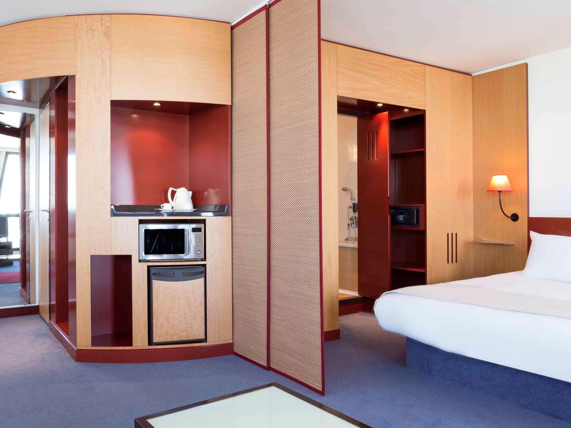 โนโวเทล สวีท มาร์เซย ซองทร์ ยูโรเมด Hotel มาร์กเซย ภายนอก รูปภาพ